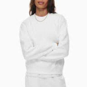 Aritzia Tna Cozy Fleece Perfect Crew Sweatshirt